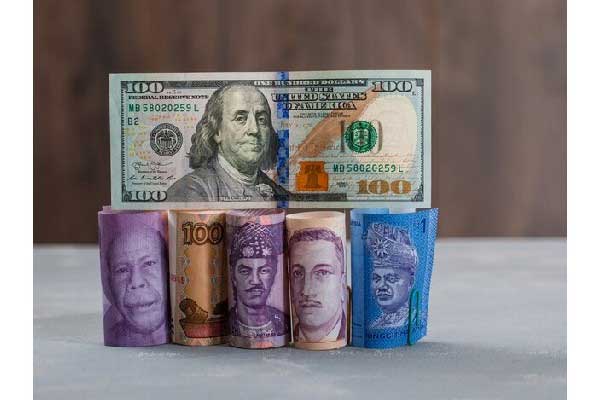 小鹏女性人形机器人里藏真人？何小鹏“扒皮”回应，公司股价亮了……